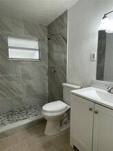 501 Azalea Ave, Unit A in Fort Pierce, FL - Foto de edificio - Building Photo