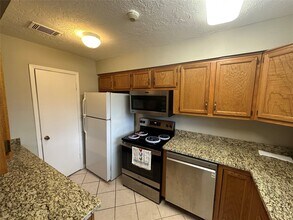 9939 Valley Park Dr in Houston, TX - Building Photo - Building Photo