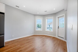 29 Linden St, Unit 2T in Boston, MA - Building Photo - Building Photo