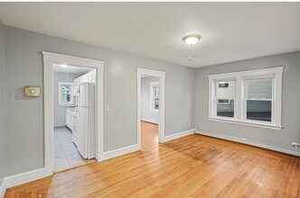 126 Sumner Ave-Unit -Unit 1 in Central Falls, RI - Building Photo - Building Photo