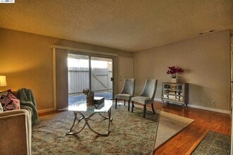 5630 Chestnut Common in Fremont, CA - Building Photo - Building Photo