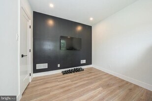 227 Autumn Dr in Exton, PA - Building Photo