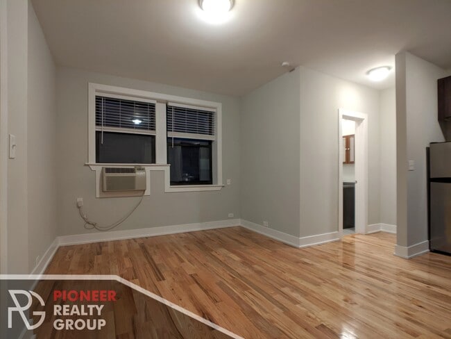 835 W Wolfram St, Unit 105 in Chicago, IL - Building Photo - Building Photo