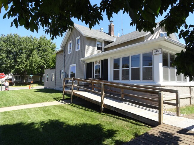 258 Lee St, Unit 258 and a half