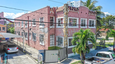 120 NW 7th Ave in Miami, FL - Building Photo - Building Photo