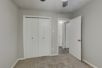 10439 Lazy Meadows Dr in Houston, TX - Building Photo - Building Photo