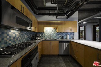 1100 S Grand Ave in Los Angeles, CA - Building Photo - Building Photo