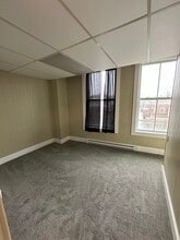 80 Maine St, Unit #1 in Brunswick, ME - Foto de edificio - Building Photo