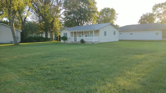 303 W Wernsing Ave in Effingham, IL - Building Photo - Building Photo