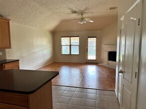 4527 Estate Dr in Baytown, TX - Foto de edificio - Building Photo