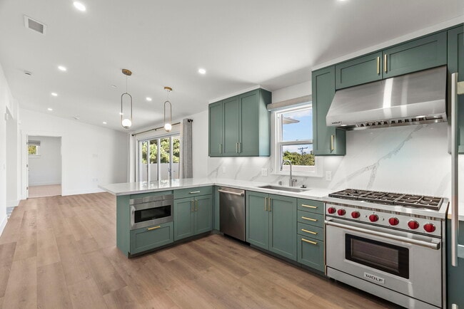 825 De la Vina St