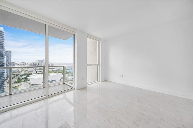 244 Biscayne Blvd, Unit 3704 in Miami, FL - Building Photo - Building Photo