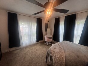 1618 Sycamore St in Commerce, TX - Foto de edificio - Building Photo