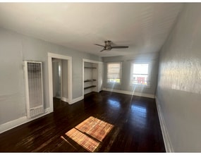 2033 E 4th St in Long Beach, CA - Building Photo - Building Photo
