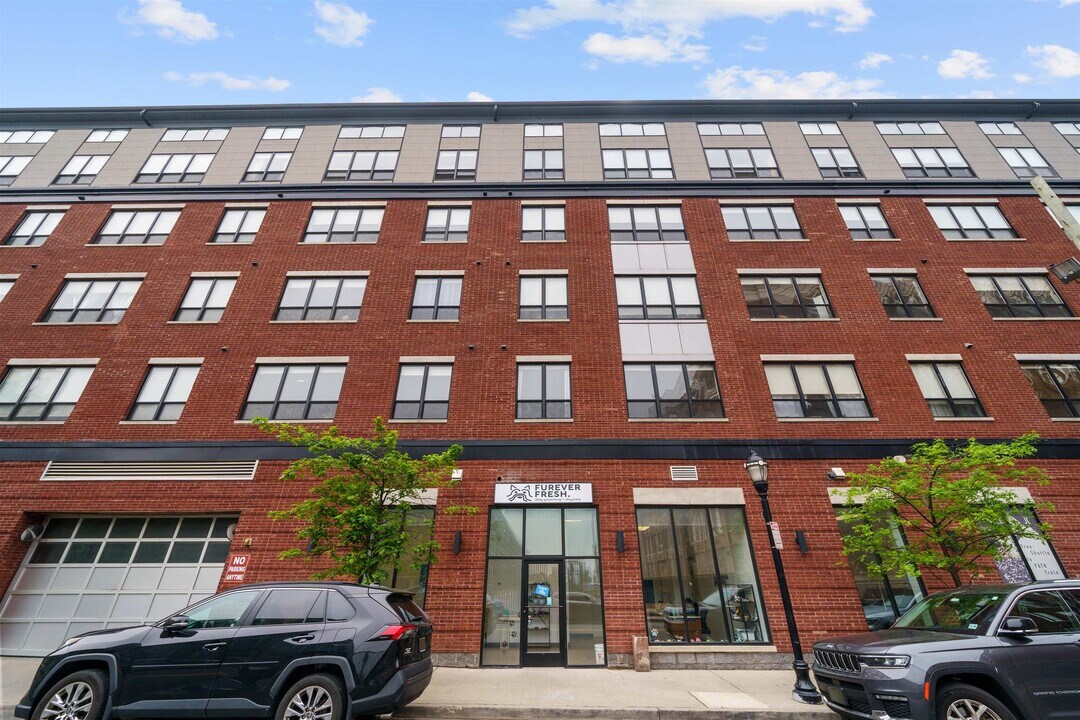 25 Senate Pl in Jersey City, NJ - Building Photo
