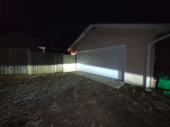 4239 Glenn Dale Rd in Bowie, MD - Foto de edificio - Building Photo