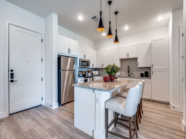 Railyard in Denton, TX - Foto de edificio - Building Photo