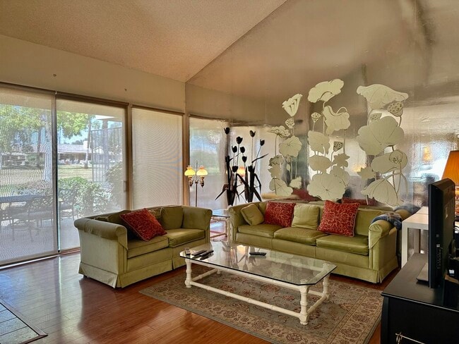 316 Sierra Madre S in Palm Desert, CA - Building Photo - Building Photo