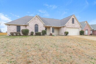 13078 Braybourne Pkwy in Olive Branch, MS - Building Photo - Building Photo