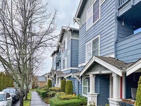1698 25th Pl NE, Unit UNIT 303 in Issaquah, WA - Building Photo