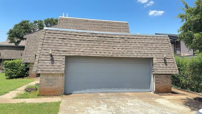7203 Edenborough Dr in Oklahoma City, OK - Foto de edificio - Building Photo