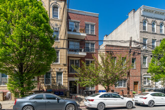 221 Kingsland Ave in Brooklyn, NY - Building Photo - Building Photo