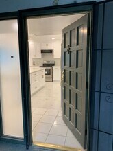 5301 Balboa Blvd, Unit F7 in Encino, CA - Foto de edificio - Building Photo