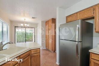 3240 N Hill Farm Dr in Tucson, AZ - Foto de edificio - Building Photo