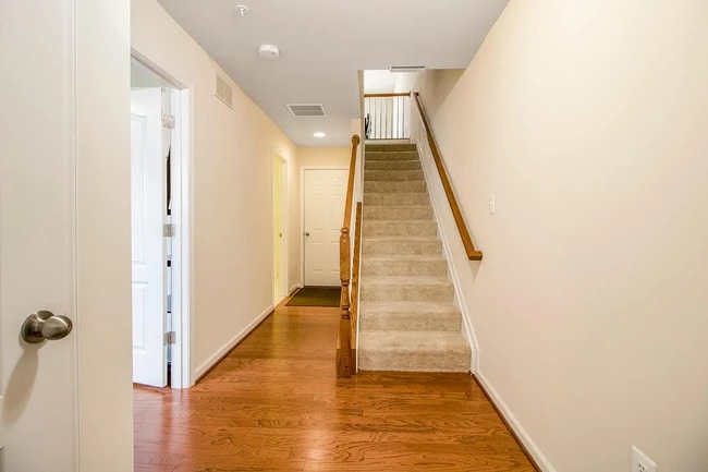 7932 Pettigrew St in Elkridge, MD - Foto de edificio - Building Photo