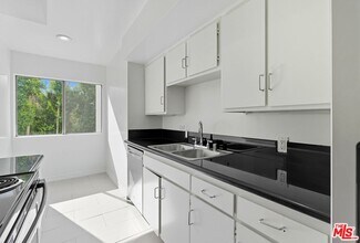 1230 Princeton St in Santa Monica, CA - Building Photo - Building Photo
