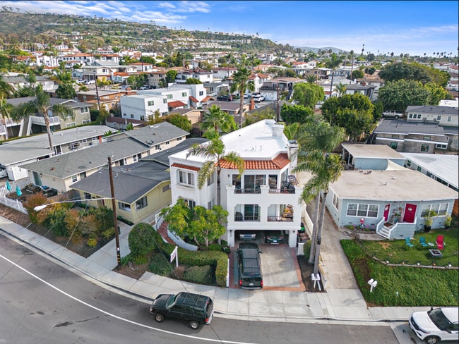 223 W Avenida Palizada in San Clemente, CA - Building Photo - Building Photo