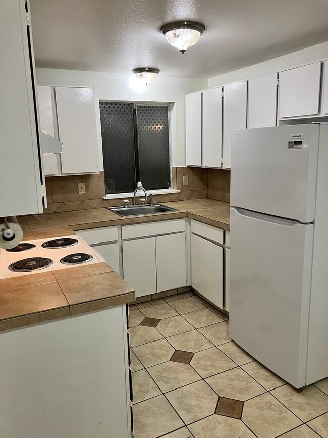 2429 NE Saratoga St in Portland, OR - Building Photo - Building Photo