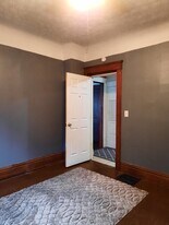 249 8th St in Elyria, OH - Building Photo