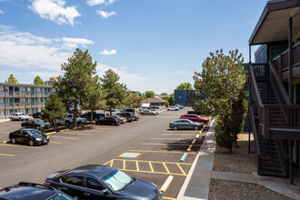 Parkwood Plaza in Denver, CO - Foto de edificio - Building Photo