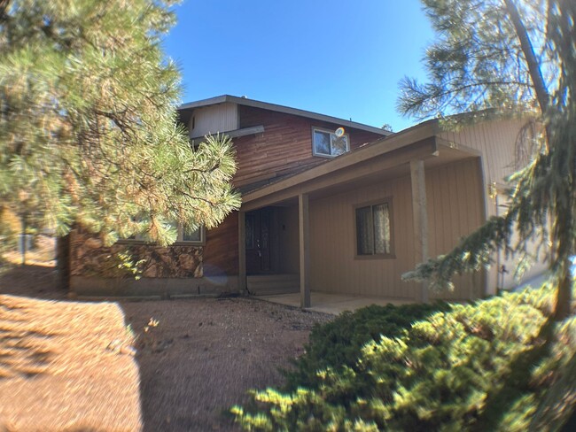 2912 N Rio De Flag Dr in Flagstaff, AZ - Building Photo - Building Photo