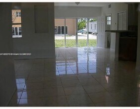 687 SW 7th St in Florida City, FL - Building Photo - Building Photo