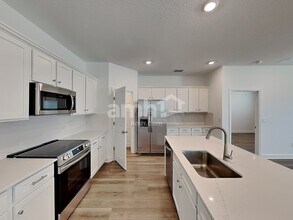 3204 Carthage Ave in Parrish, FL - Foto de edificio - Building Photo