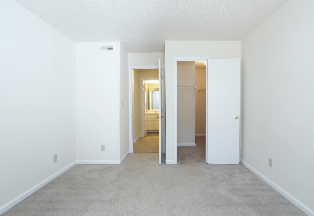 Summit at Avent Ferry in Raleigh, NC - Building Photo