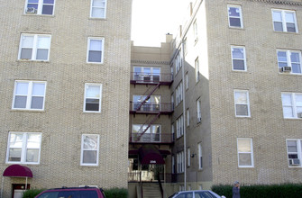 296 Knox Ave in Cliffside Park, NJ - Building Photo - Building Photo