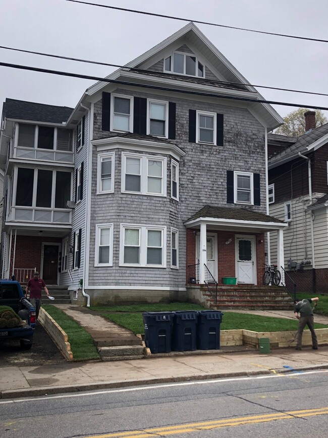 596 S Main St, Unit 1 Rear in Woonsocket, RI - Building Photo - Building Photo