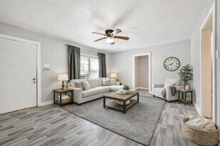 1021 Maple St in La Marque, TX - Building Photo