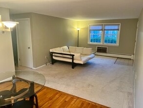 37 Brewster Rd, Unit 37B in Glastonbury, CT - Foto de edificio - Building Photo