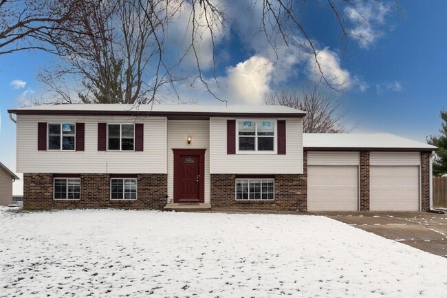 Gorgeous Fishers Home in a Sought-After Community in Fishers, IN - Foto de edificio - Building Photo