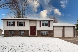 Gorgeous Fishers Home in a Sought-After Community in Fishers, IN - Foto de edificio - Building Photo