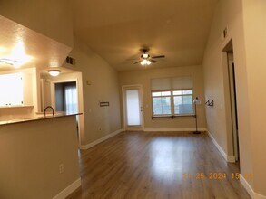 9975 Peace Way in Las Vegas, NV - Building Photo - Building Photo