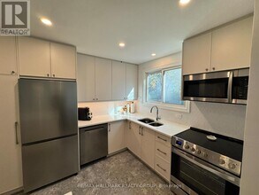 1952 Bromley Rd in Ottawa, ON - Building Photo - Building Photo