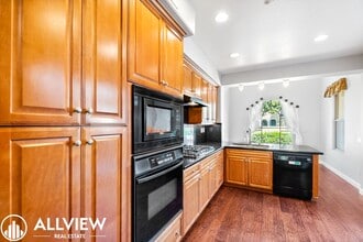 116 Chantilly in Irvine, CA - Building Photo - Building Photo