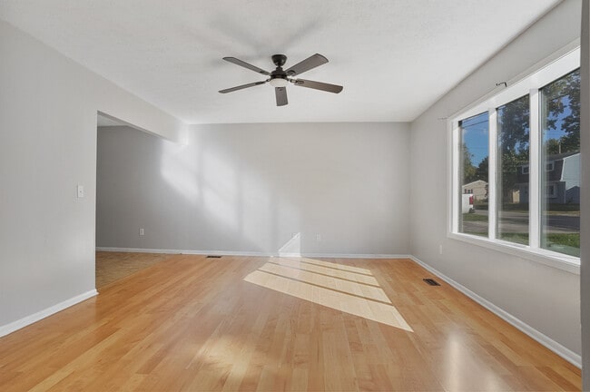 5758 Beech Dr in Mentor On The Lake, OH - Building Photo - Building Photo