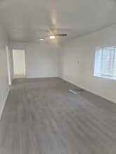 300 S 5th St in Santa Rosa, NM - Building Photo - Building Photo