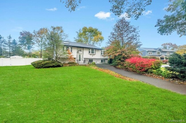 29 Dillon Dr in Dix Hills, NY - Building Photo - Building Photo